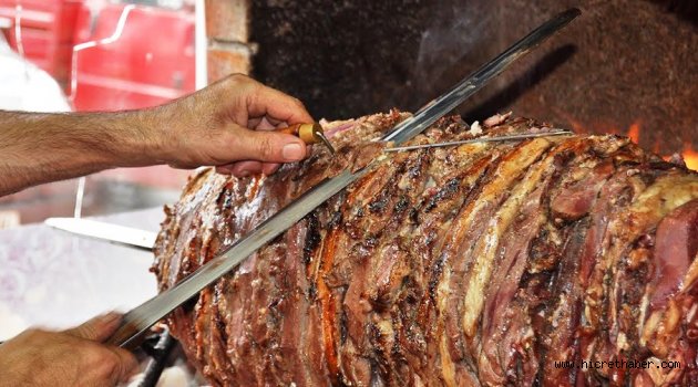 Cağ kebabı Baba Dost’unda yenir