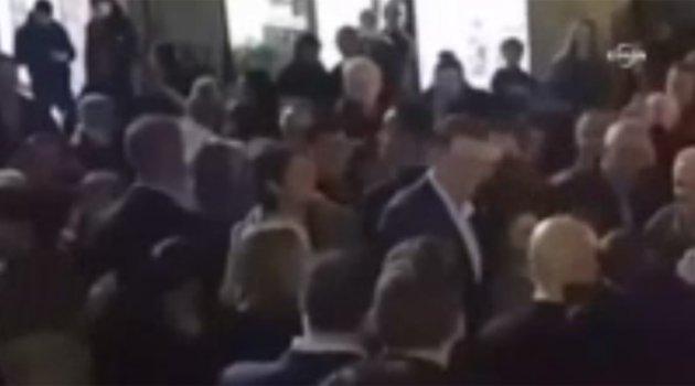İspanya Başbakanı Rajoy’a yumruklu saldırı