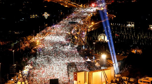Meydanların dili Fatih Portakal'ın yüzüne yansıdı