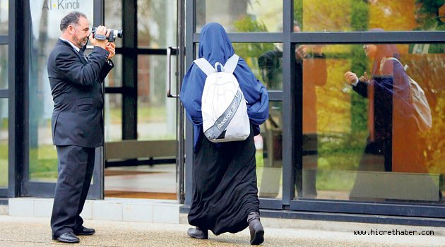 Özgürlüklere 'Fransız Etek boyu uzun diye okula almadılar