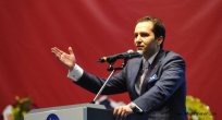 İstanbul Sultangazi de Fatih Erbakan coşkusu salona sığmadı