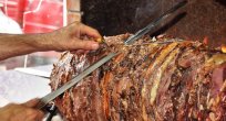 Cağ kebabı Baba Dost’unda yenir