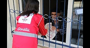 küçükçekmece kızılay şübesi pide ve su dağıttı