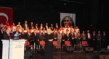 KÜDEF: KÜÇÜKÇEKMECE'DE KAHRAMANLIK MADALYASI ETKİNLİĞİ DÜZENLEDİ.